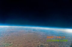 蛋疼的人將Nikon D300s相機送入太空拍回美麗的照片！