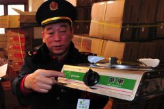 武漢一賣山寨燃氣灶的居然是蘋果iphone真雷人！