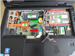 簡(jiǎn)單拆機(jī)X1清理風(fēng)扇教你如何更換內(nèi)存以及安裝3G模塊等設(shè)備教程！