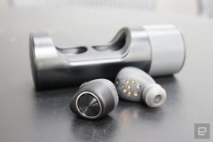 蘋果最近的macbook air購機(jī)與摩托羅拉耳機(jī)聯(lián)合搞活動(dòng)無線藍(lán)牙傳