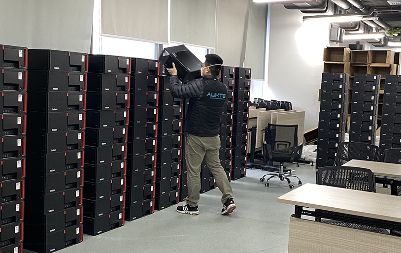 筆記本電腦回收后會流向哪里？跟隨記者探訪阿科特環(huán)?；厥照掖鸢?/></a> </div>
              <div   id="akamc2a"   class="posts-gallery-content">
                <h2><a href="/bijibenhuishou/03211311.html" target="_blank">筆記本電腦回收后會流向哪里？跟隨記者探訪阿科特環(huán)?；厥照掖鸢?/a></h2>
                <div   id="mywmqak"   class="posts-gallery-text">很多人都會比較好奇，自己手里的筆記本電腦如果淘汰處理給回收的企業(yè)后，那么這些二手電腦最終會去到哪里呢？ 如果是壞的不能開機的筆記本電腦他們又是如何處理的？...</div>
                <div   id="o0me2ua"   class="posts-default-info posts-gallery-info">
                  <ul>
                    <li id="a2mcuaw"    class="ico-cat"><i class="iconfont icon-liebiao"></i> <a href="/bijibenhuishou/">筆記本回收</a></li>
                    <li id="022oowi"    class="ico-time"><i class="iconfont icon-iconfontshijian"></i> 2021-03-23</li>
                    <li id="2ikasco"    class="ico-eye"><i class="iconfont icon-yanjing1"></i> 122</li>
                  </ul>
                </div>
              </div>
            </div>
          </div><div   id="gce0iqi"   class="items">
            <div   id="oyyi0my"   class="content-box">
              <div   id="qyqiuie"   class="posts-gallery-img"> <a href=